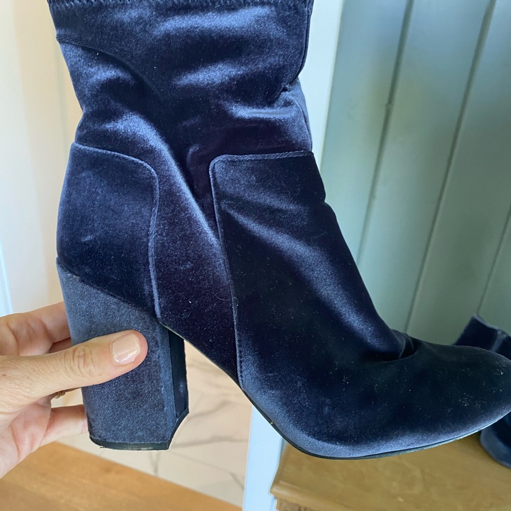 Royal blue velvet booties - Nine West